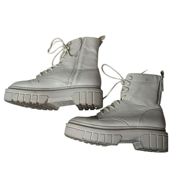 Guess Gwfornia Chunky Ivory Combat Boots. Size 9. - Picture 1 of 12